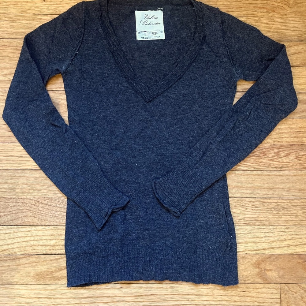 Urban Behavior small gray fitted women's sweater size small
